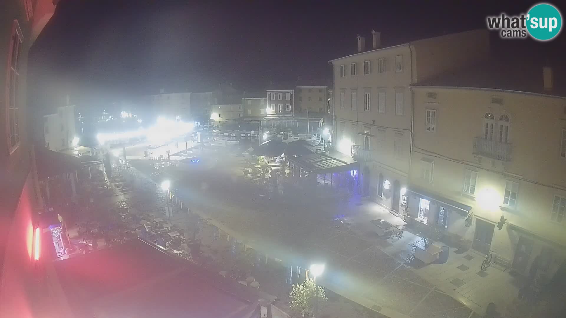 Web kamera Grad Cres – glavni trg i “mandrač” – otok Cres