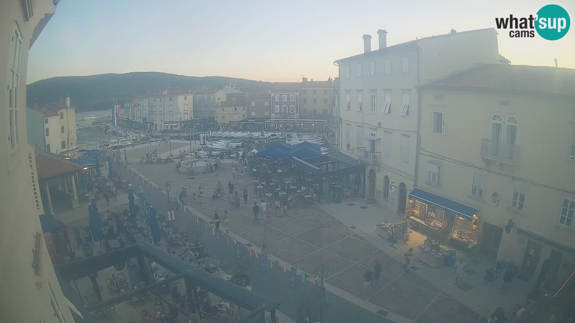 LIVE cam Cres city – place principale et “mandrač” – île de Cres – Croatie