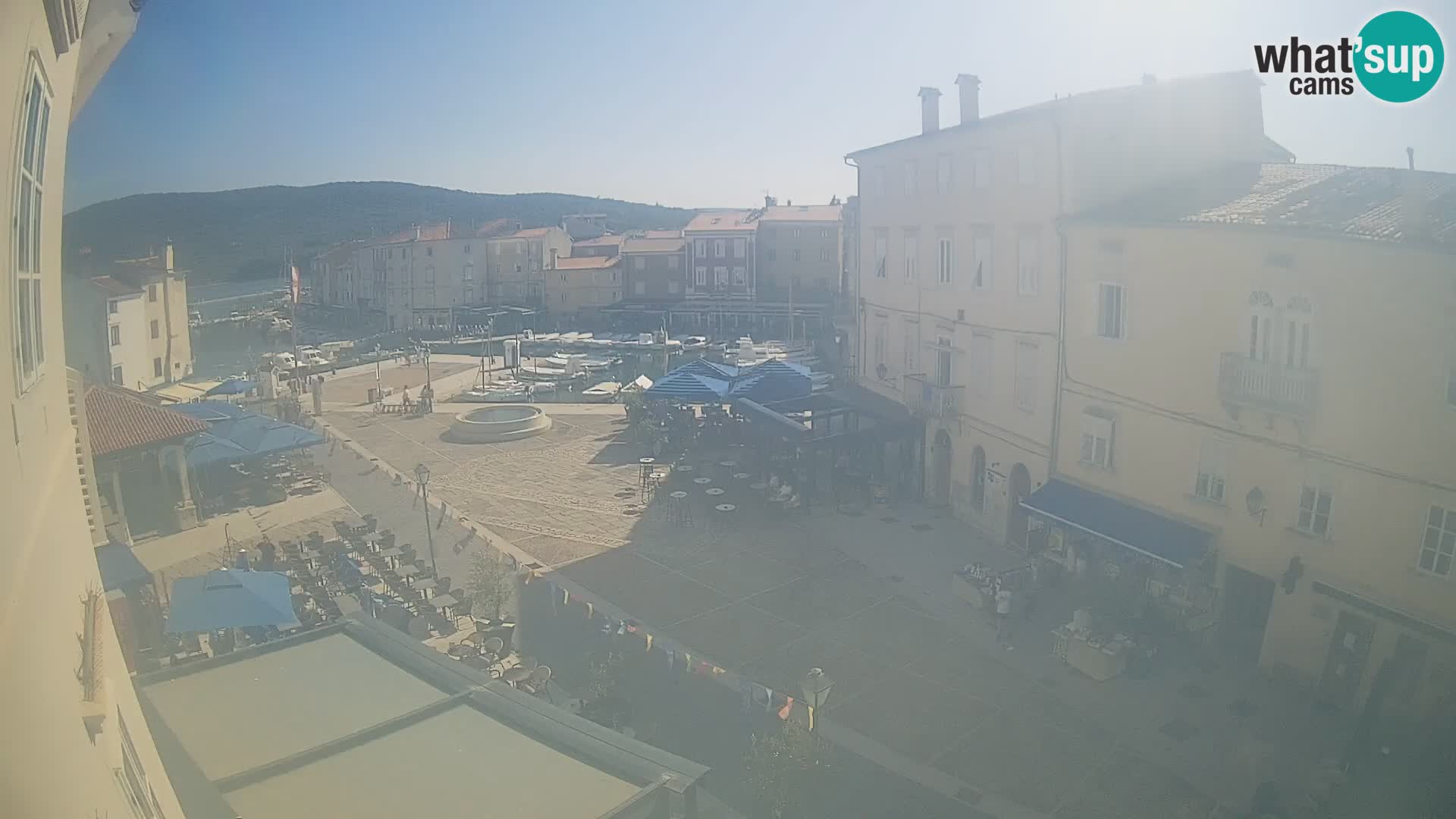LIVE cam Cres city – place principale et “mandrač” – île de Cres – Croatie