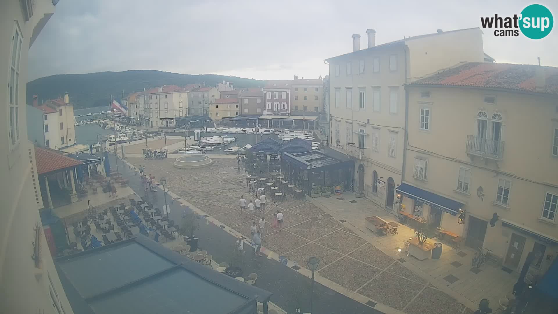 Cámara en vivo ciudad de Cres – plaza principal y “mandrač” – isla de Cres – Croacia