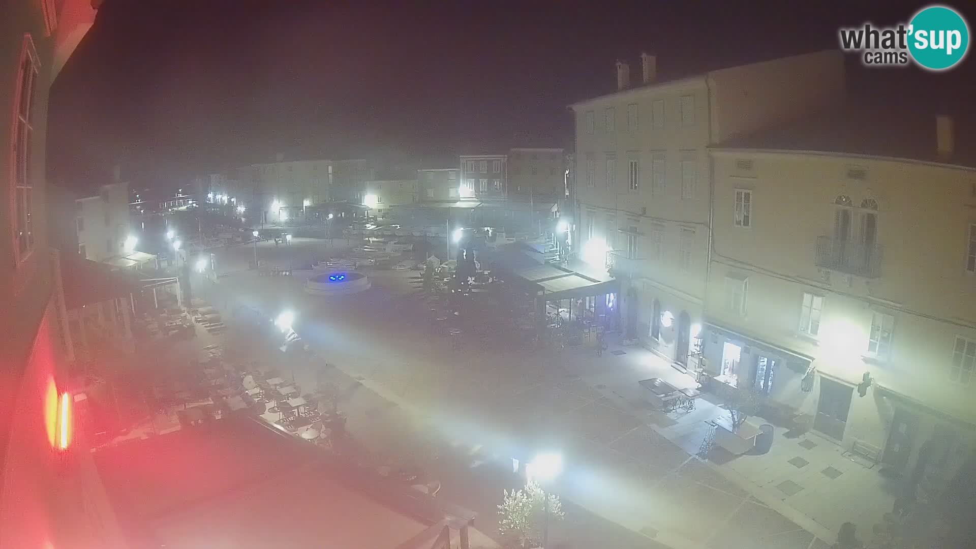 Web kamera Grad Cres – glavni trg i “mandrač” – otok Cres
