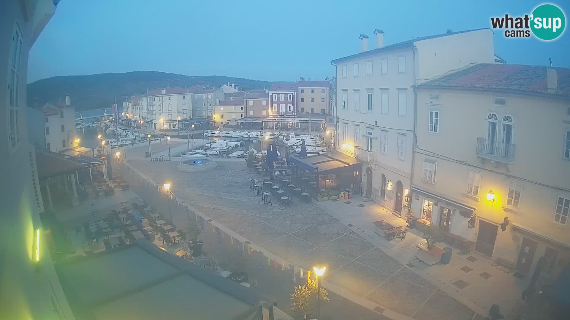 LIVE cam Cres city – place principale et “mandrač” – île de Cres – Croatie
