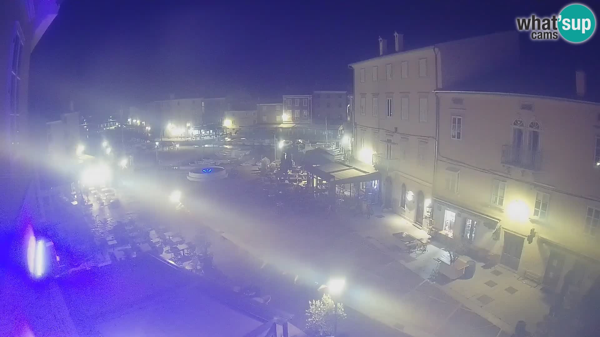 Web kamera Grad Cres – glavni trg i “mandrač” – otok Cres