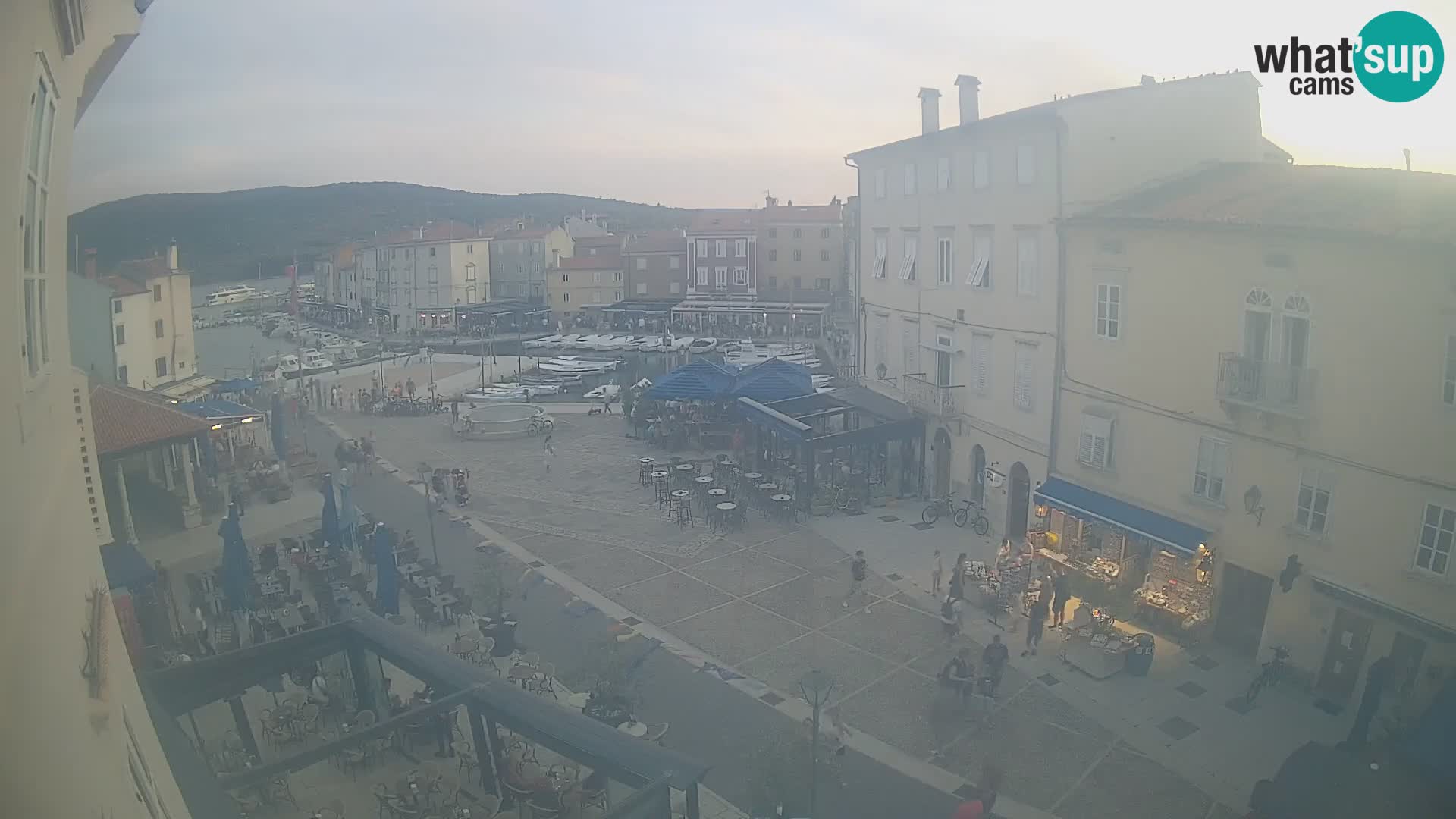 LIVE cam Cres city – place principale et “mandrač” – île de Cres – Croatie