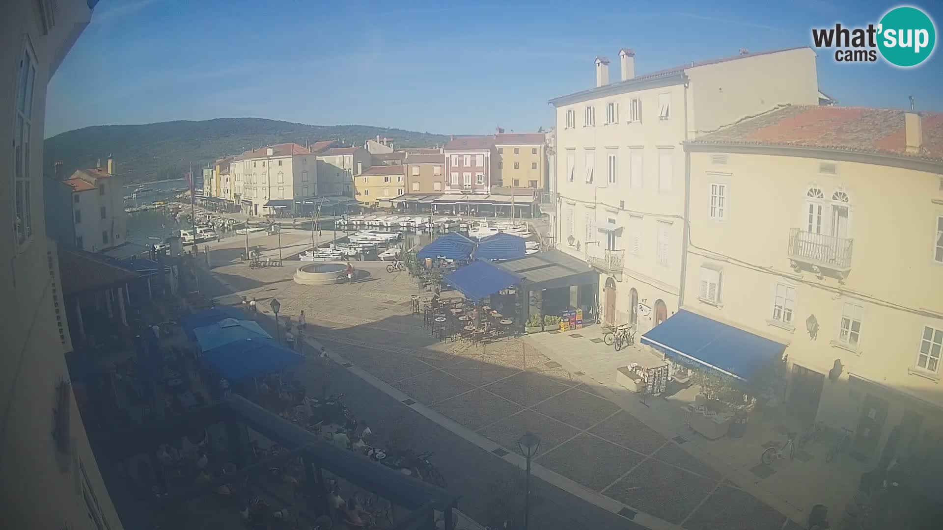 Cámara en vivo ciudad de Cres – plaza principal y “mandrač” – isla de Cres – Croacia