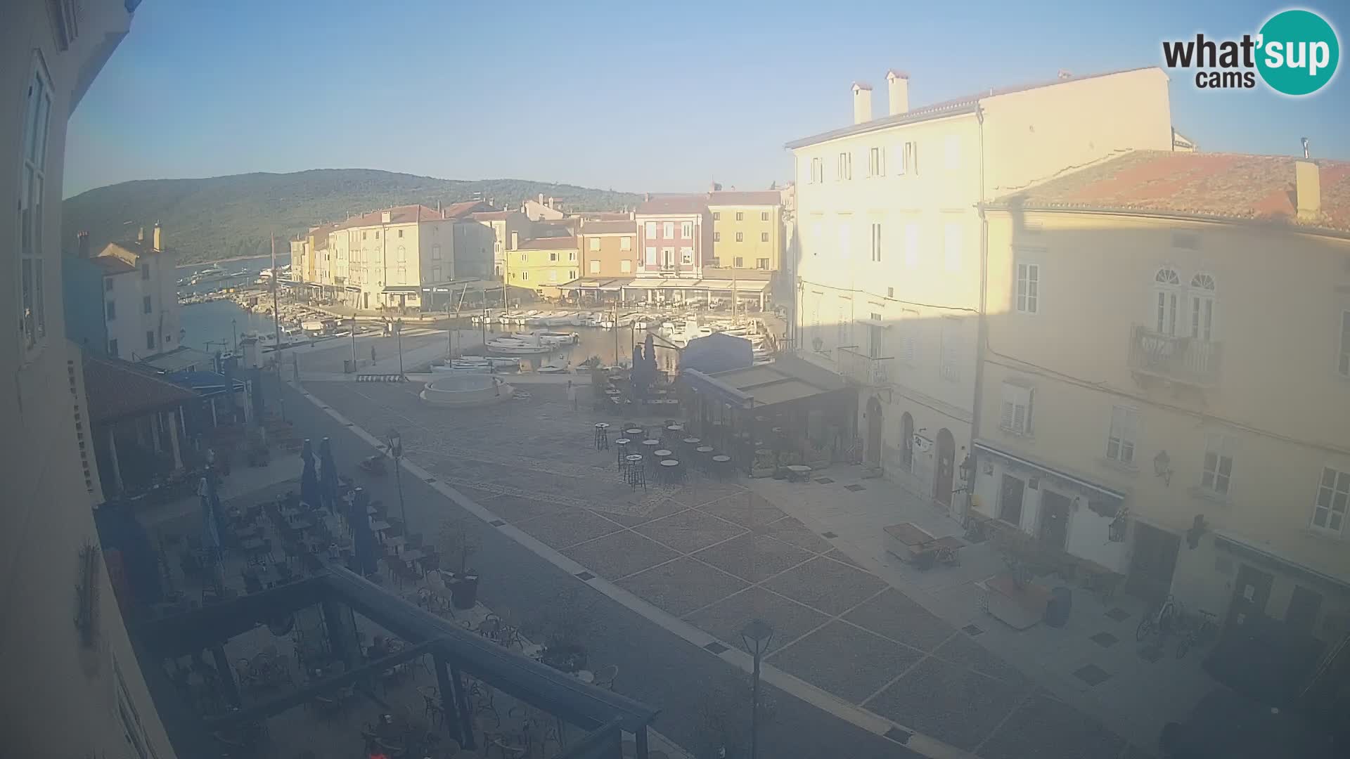 LIVE cam Cres città – piazza principale e “mandrač” – isola di Cherso – Croazia