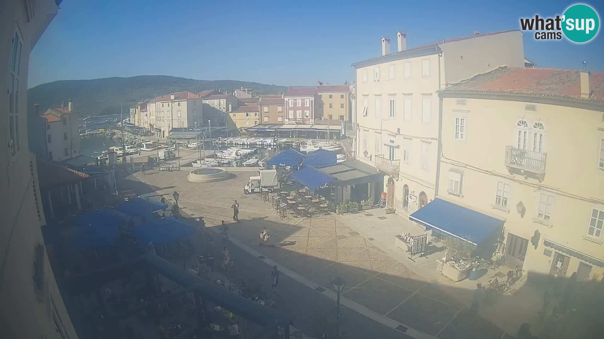 LIVE cam Cres city – place principale et “mandrač” – île de Cres – Croatie