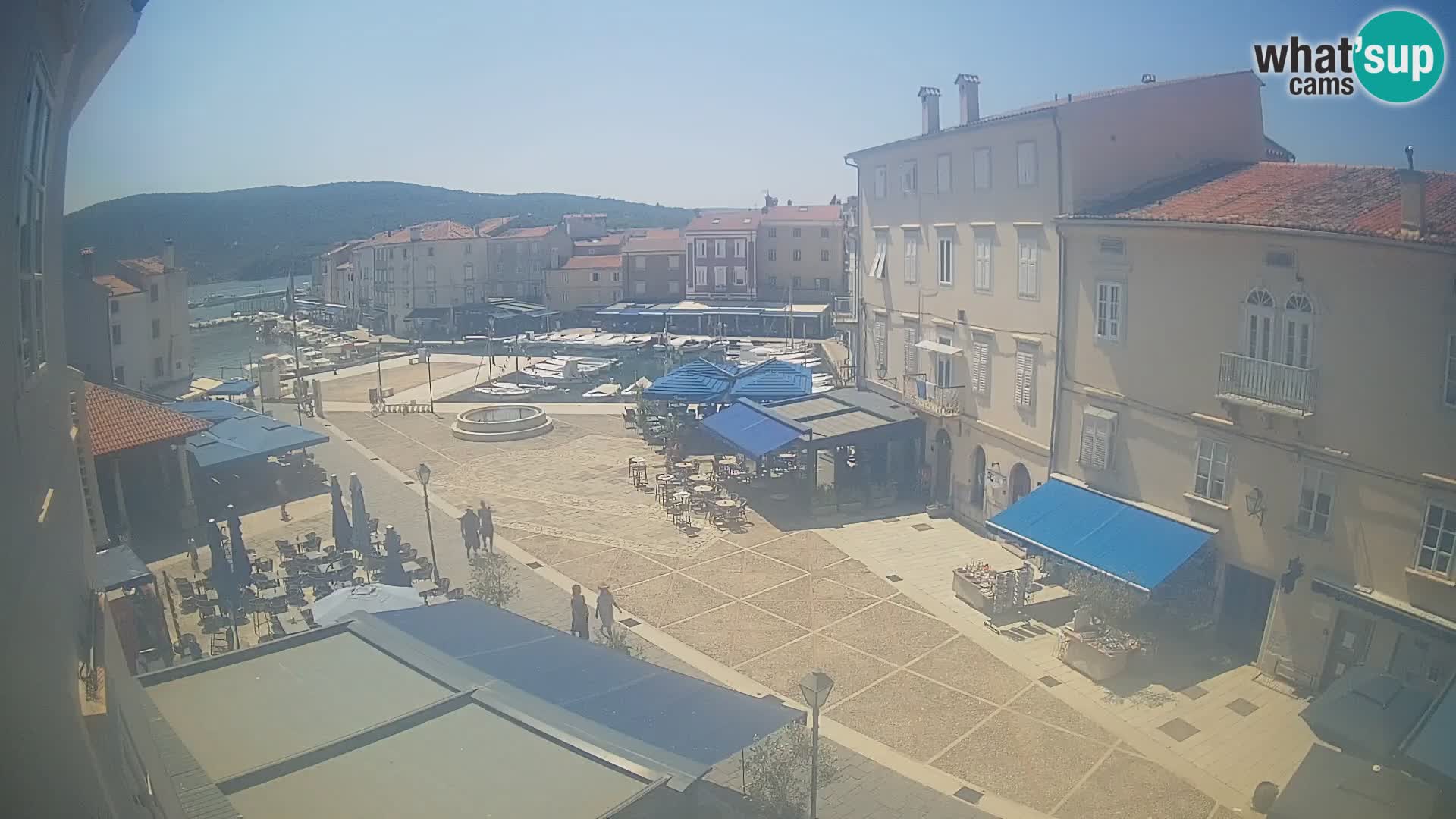 Cámara en vivo ciudad de Cres – plaza principal y “mandrač” – isla de Cres – Croacia