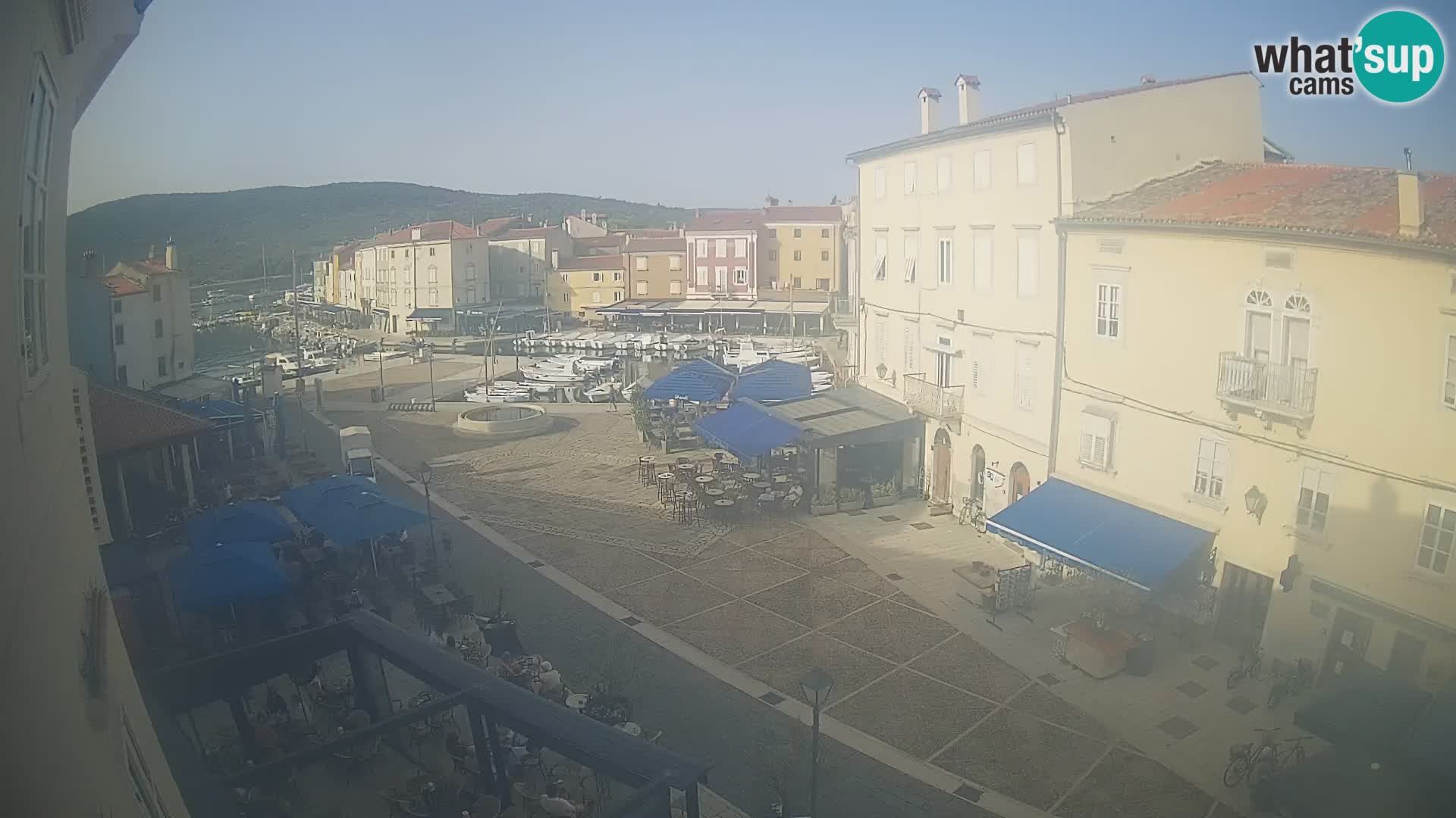 LIVE cam Cres city – place principale et “mandrač” – île de Cres – Croatie