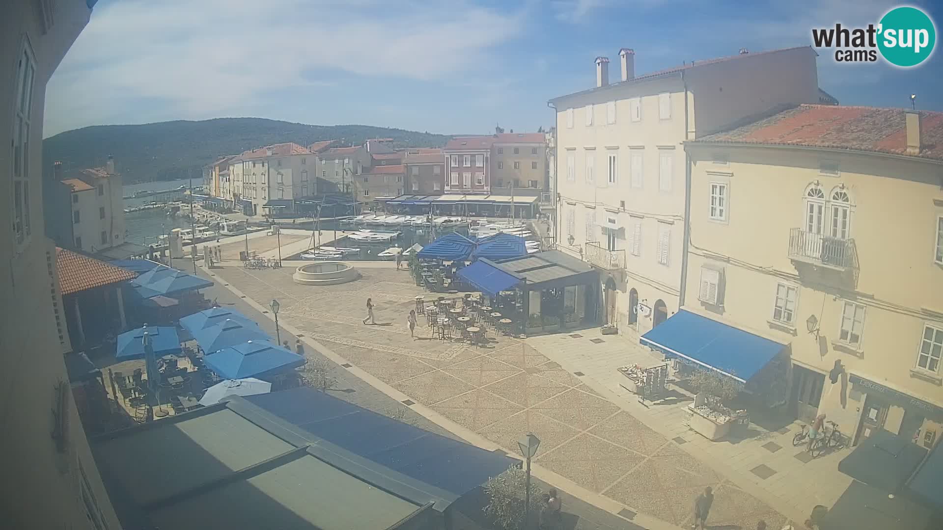 LIVE cam Cres city – place principale et “mandrač” – île de Cres – Croatie