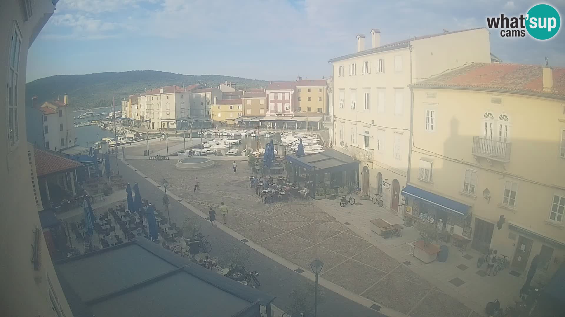 Cámara en vivo ciudad de Cres – plaza principal y “mandrač” – isla de Cres – Croacia
