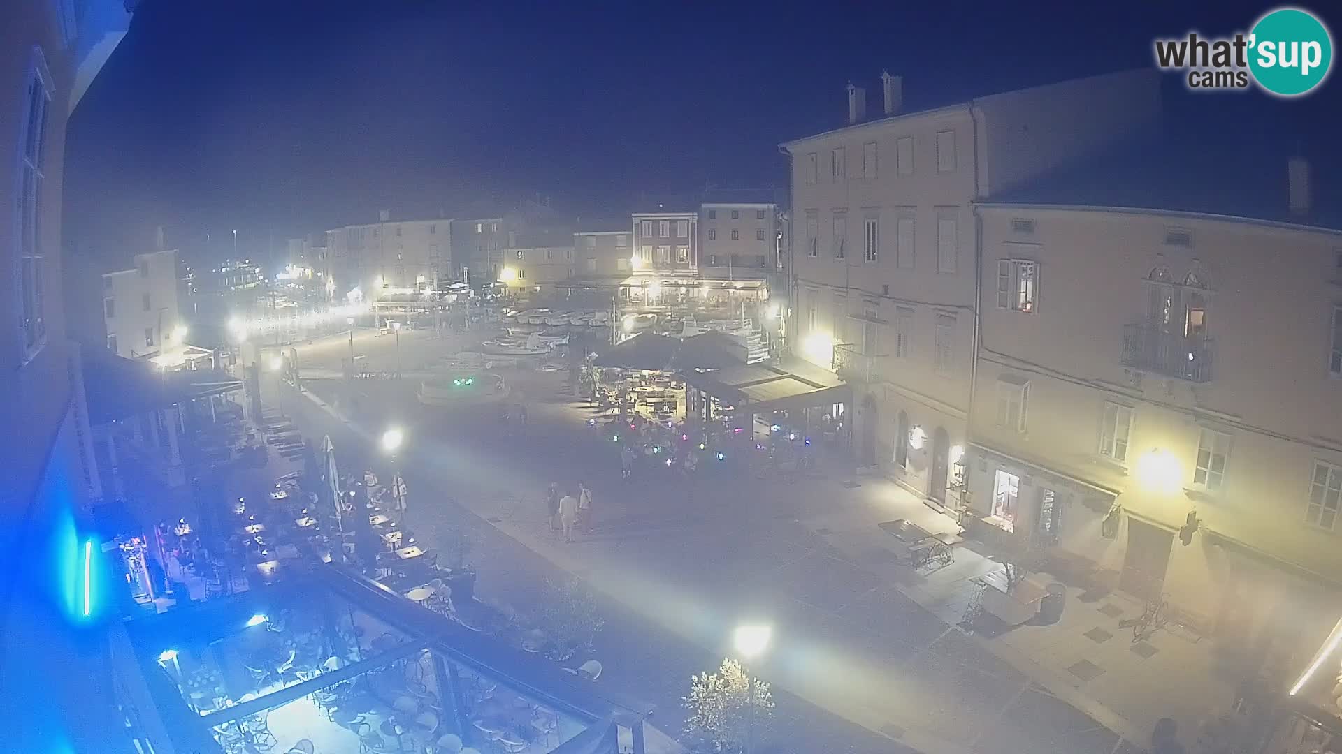 Web kamera Grad Cres – glavni trg i “mandrač” – otok Cres