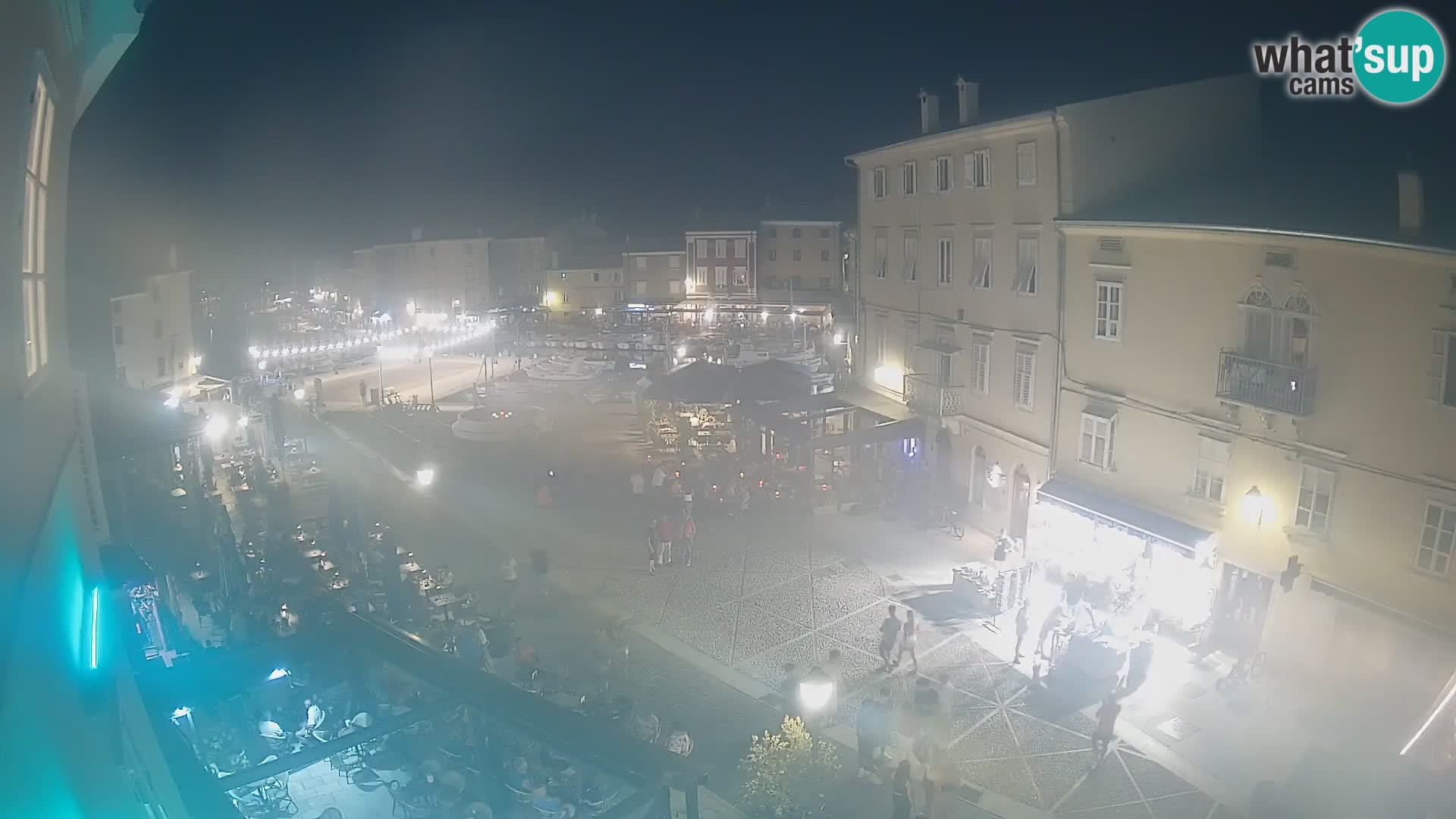 Web kamera Grad Cres – glavni trg i “mandrač” – otok Cres