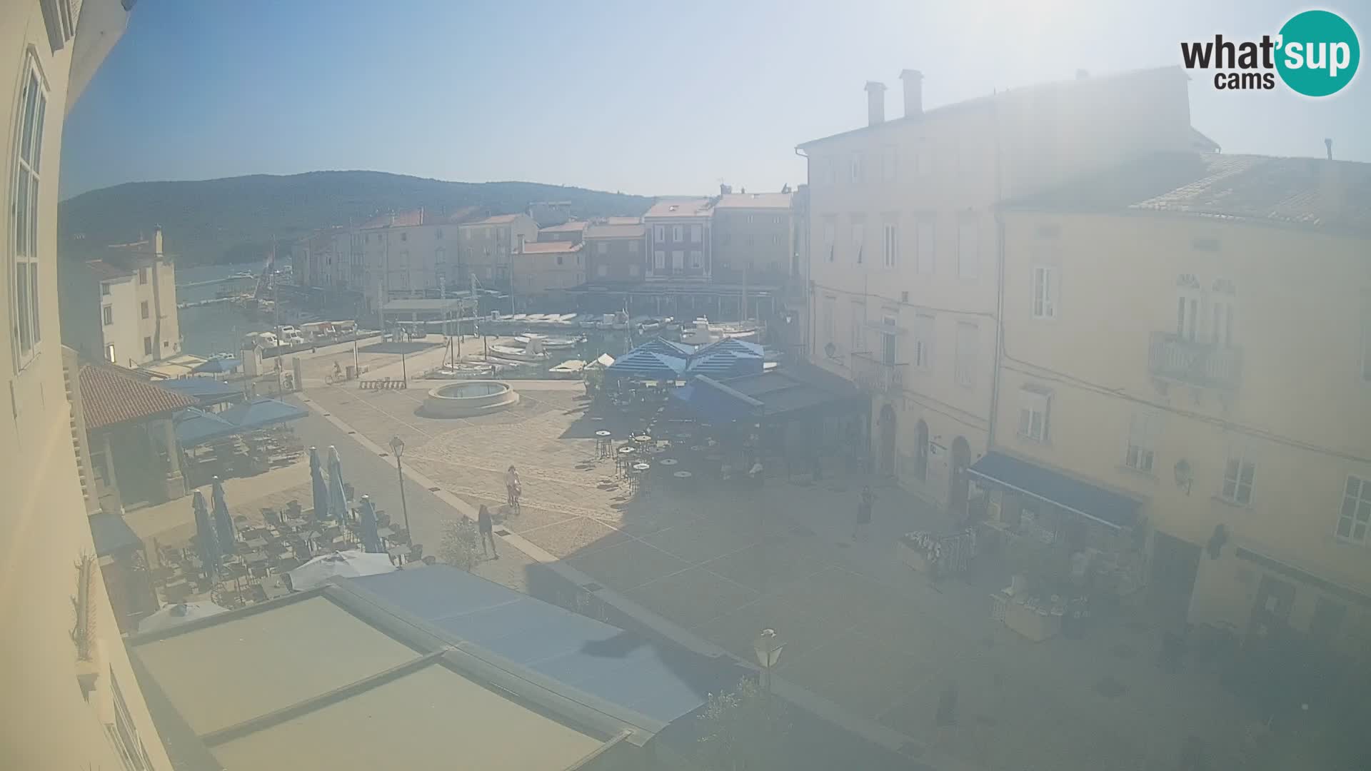 LIVE cam Cres city – place principale et “mandrač” – île de Cres – Croatie