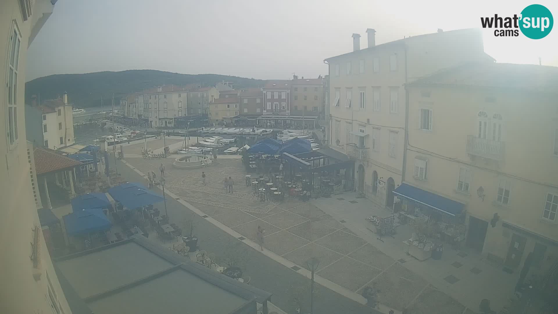 LIVE cam Cres city – place principale et “mandrač” – île de Cres – Croatie