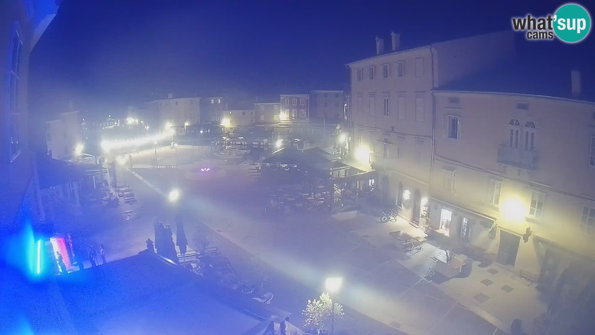 Web kamera Grad Cres – glavni trg i “mandrač” – otok Cres