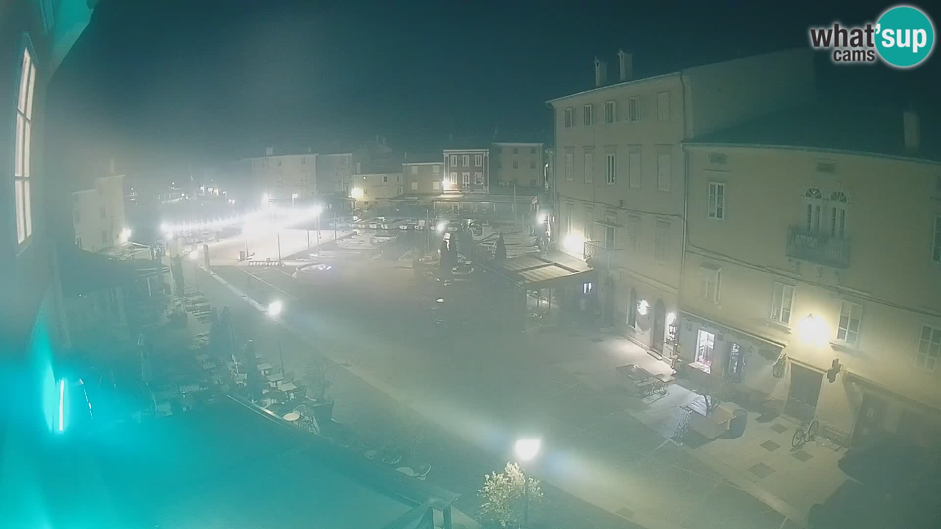 Cámara en vivo ciudad de Cres – plaza principal y “mandrač” – isla de Cres – Croacia