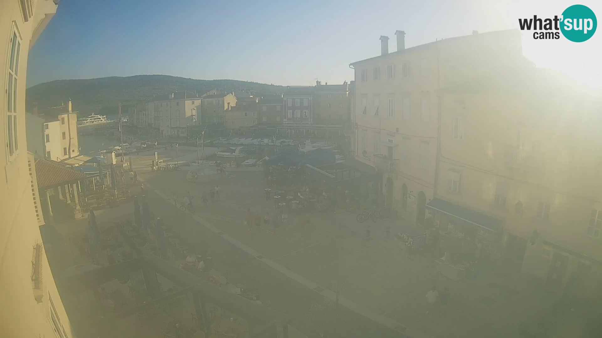 Cámara en vivo ciudad de Cres – plaza principal y “mandrač” – isla de Cres – Croacia
