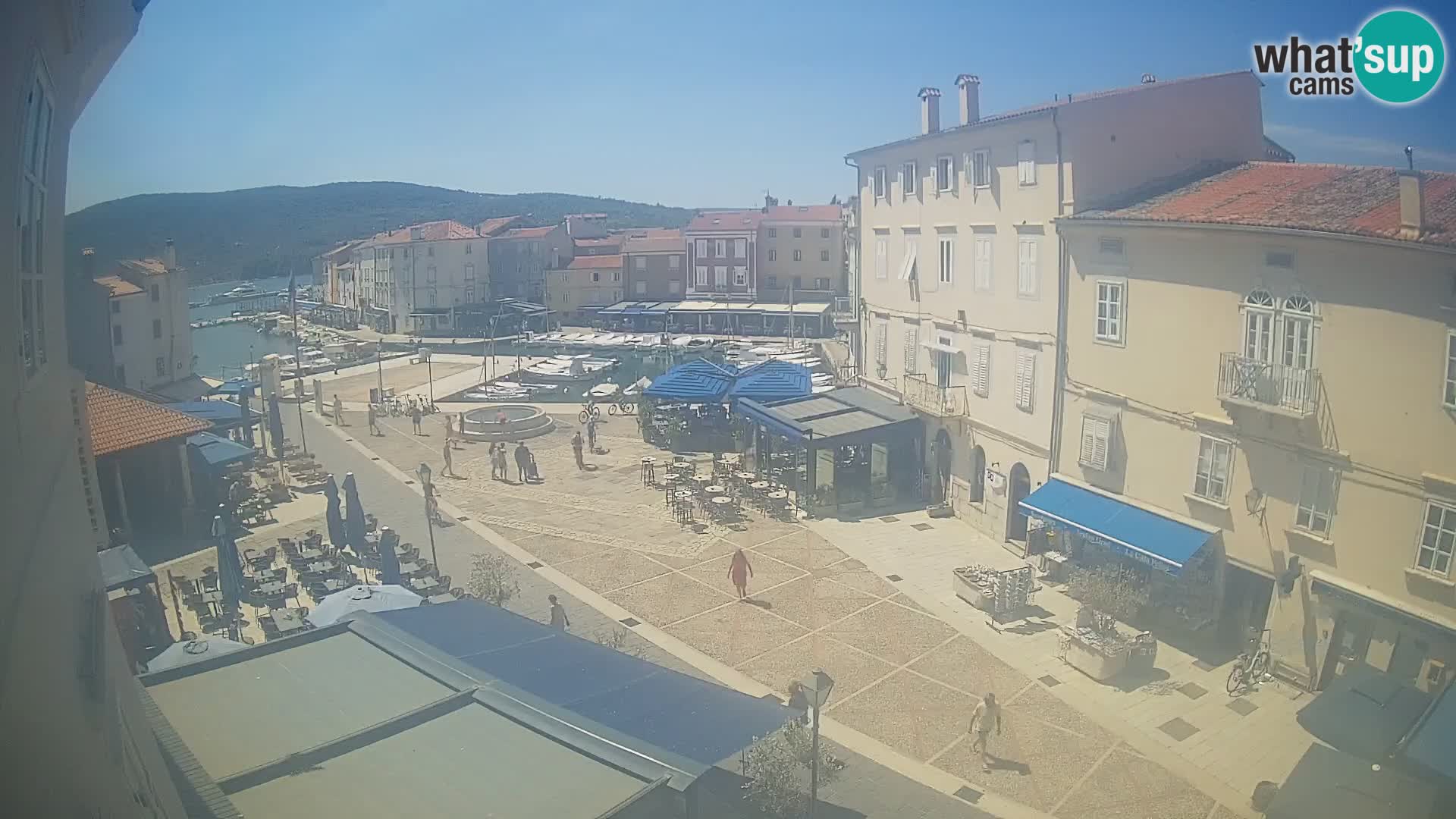 Cámara en vivo ciudad de Cres – plaza principal y “mandrač” – isla de Cres – Croacia