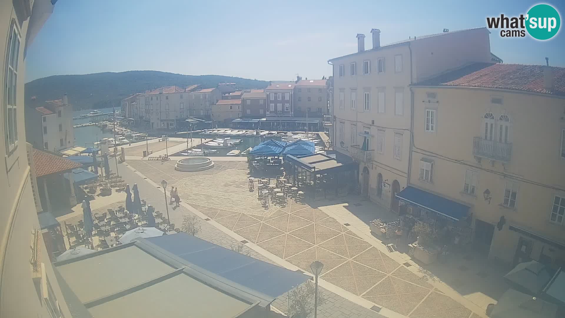 LIVE cam Cres city – place principale et “mandrač” – île de Cres – Croatie