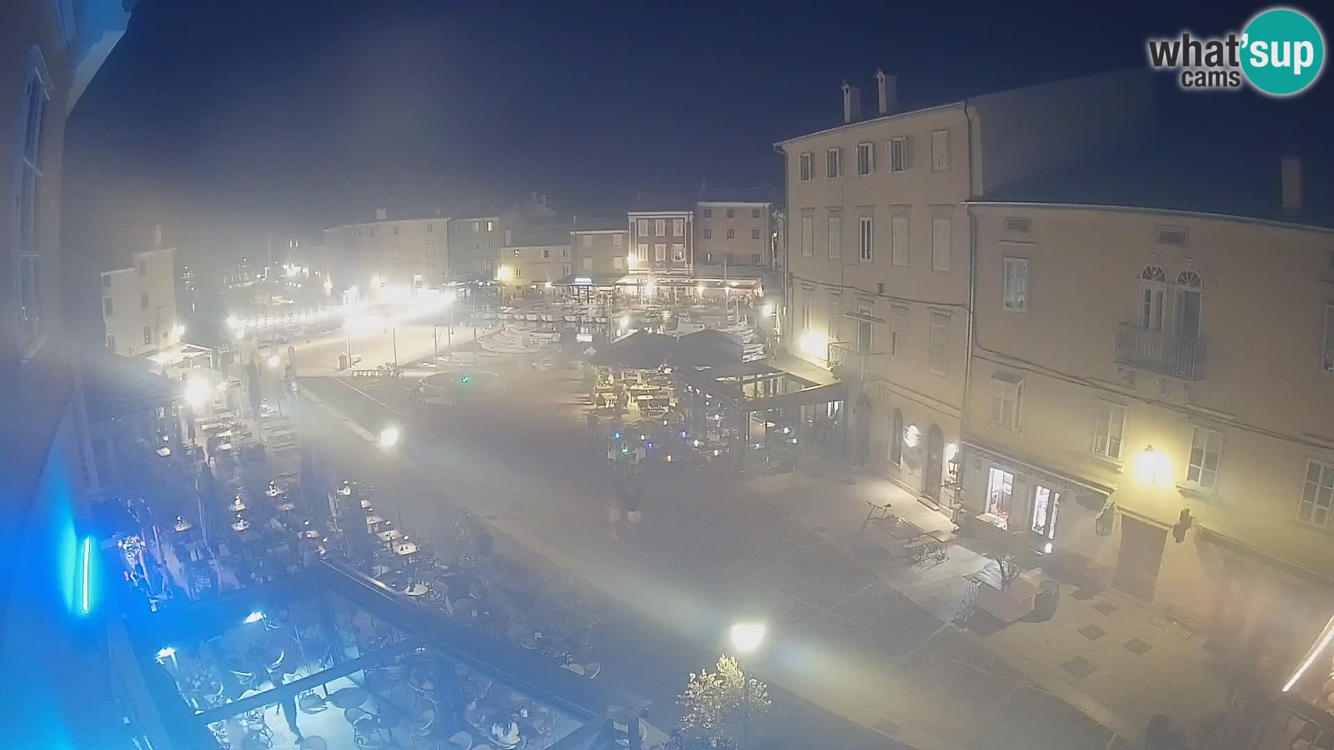 Web kamera Grad Cres – glavni trg i “mandrač” – otok Cres