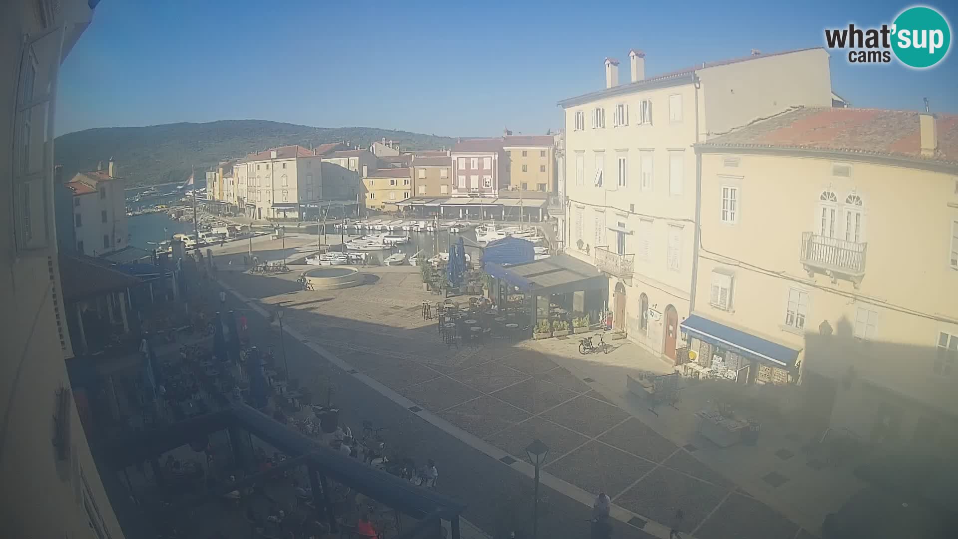 LIVE cam Cres city – place principale et “mandrač” – île de Cres – Croatie