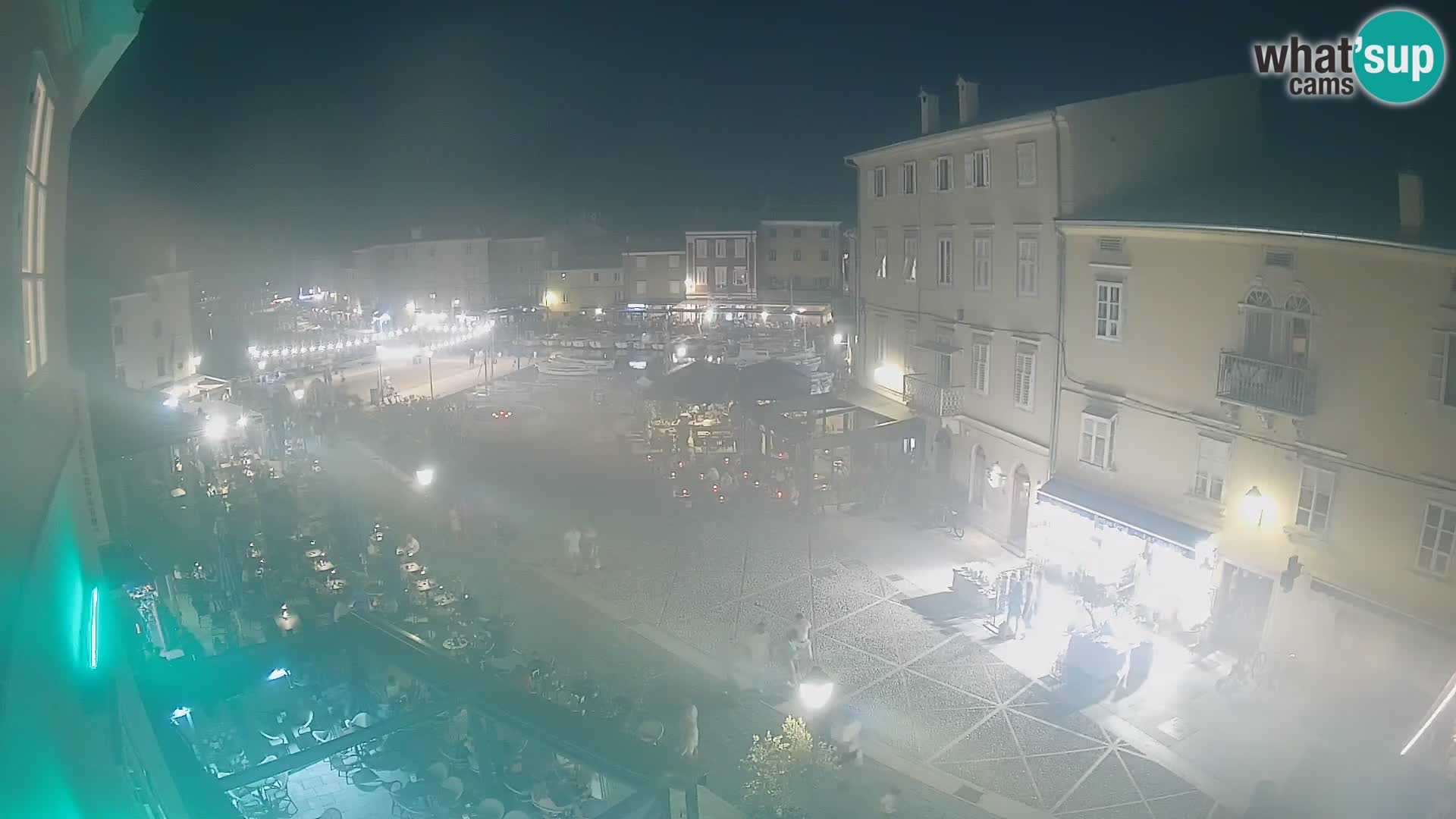 Web kamera Grad Cres – glavni trg i “mandrač” – otok Cres