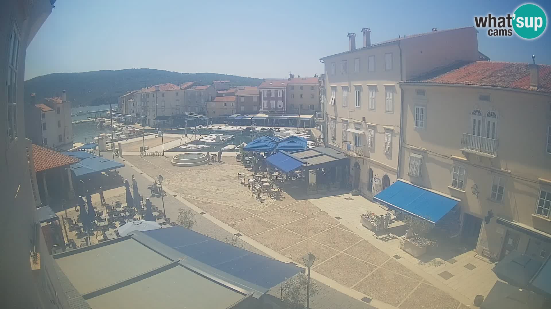 LIVE cam Cres city – place principale et “mandrač” – île de Cres – Croatie