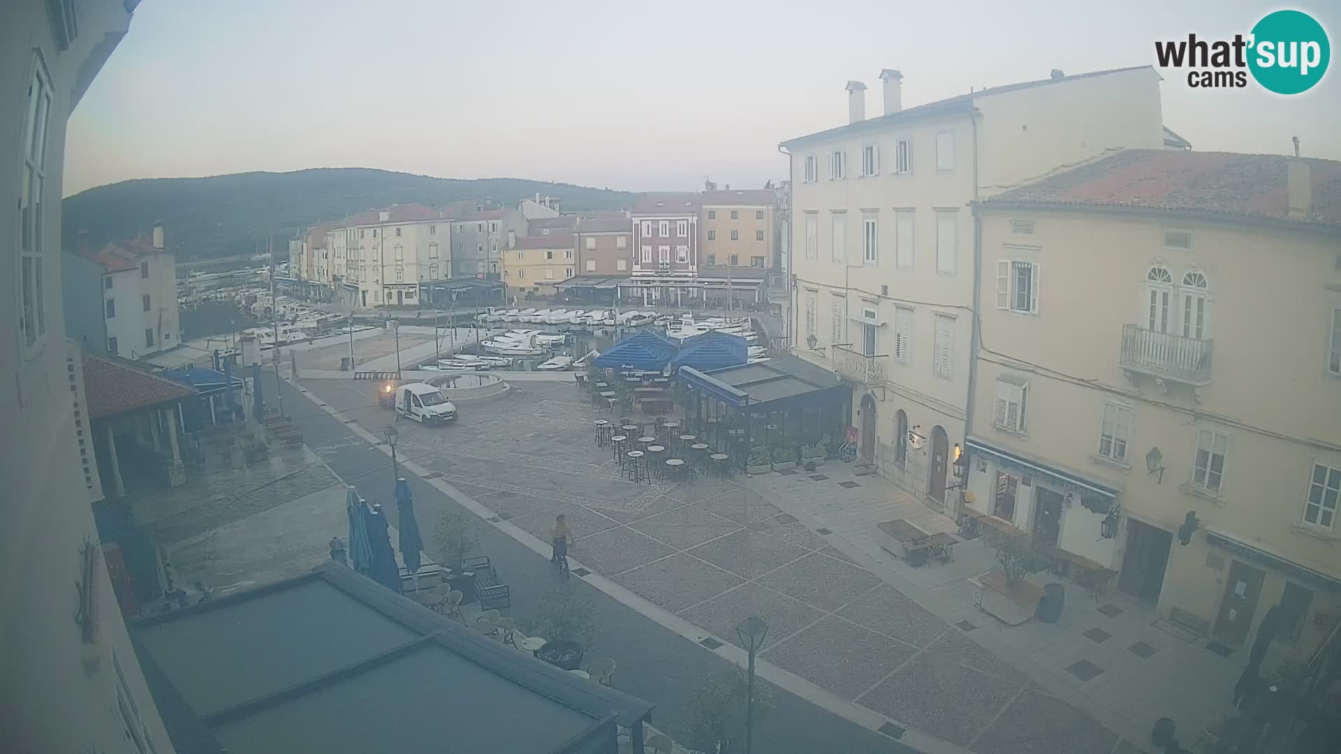 LIVE cam Cres city – place principale et “mandrač” – île de Cres – Croatie