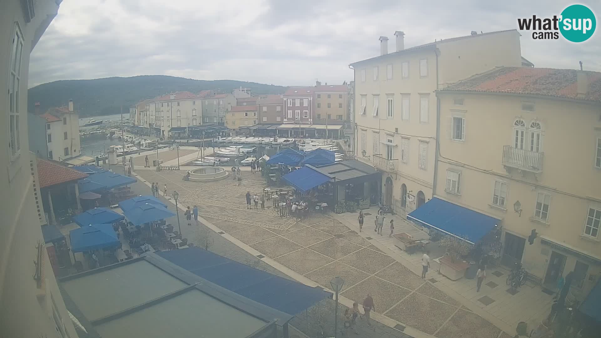 LIVE cam Cres city – place principale et “mandrač” – île de Cres – Croatie