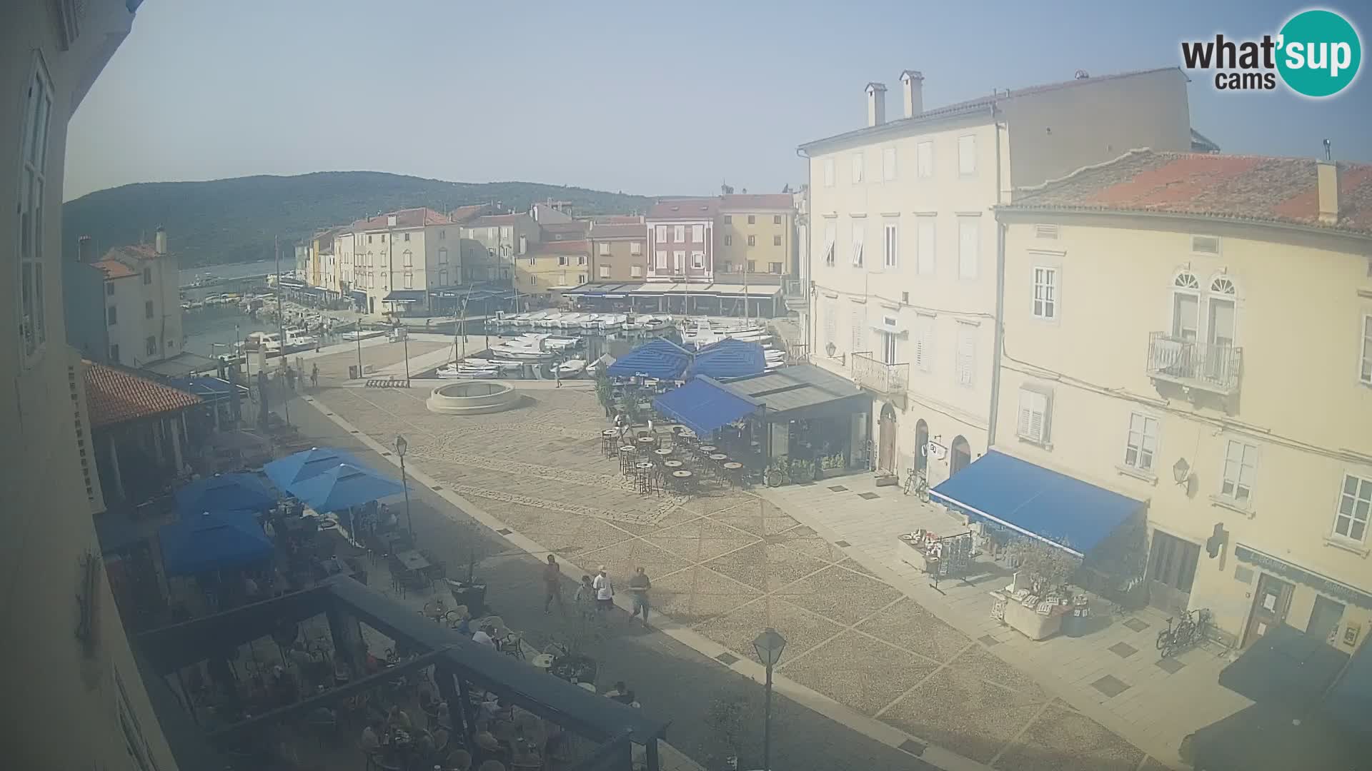 LIVE cam Cres city – place principale et “mandrač” – île de Cres – Croatie