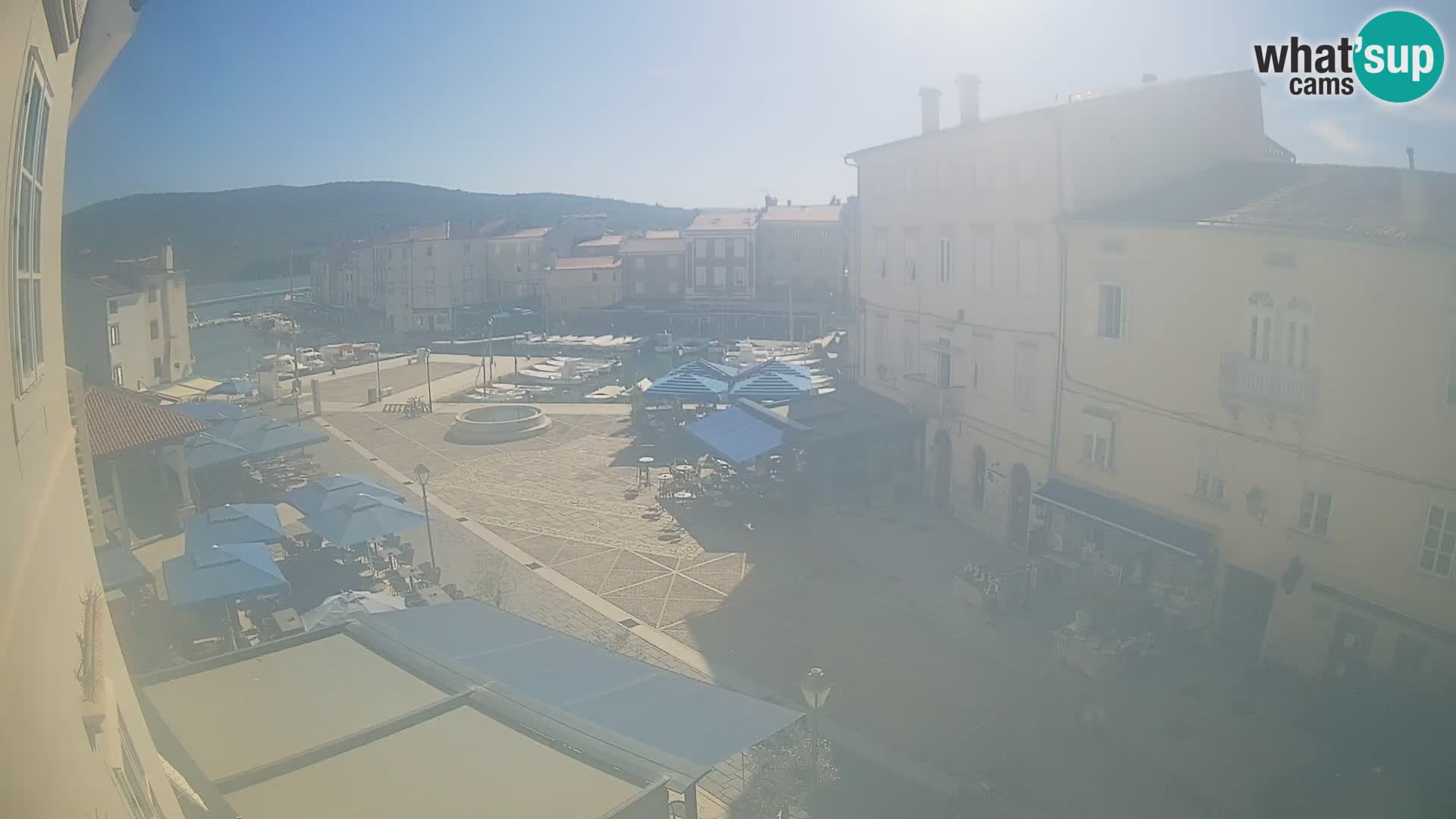 LIVE cam Cres city – place principale et “mandrač” – île de Cres – Croatie