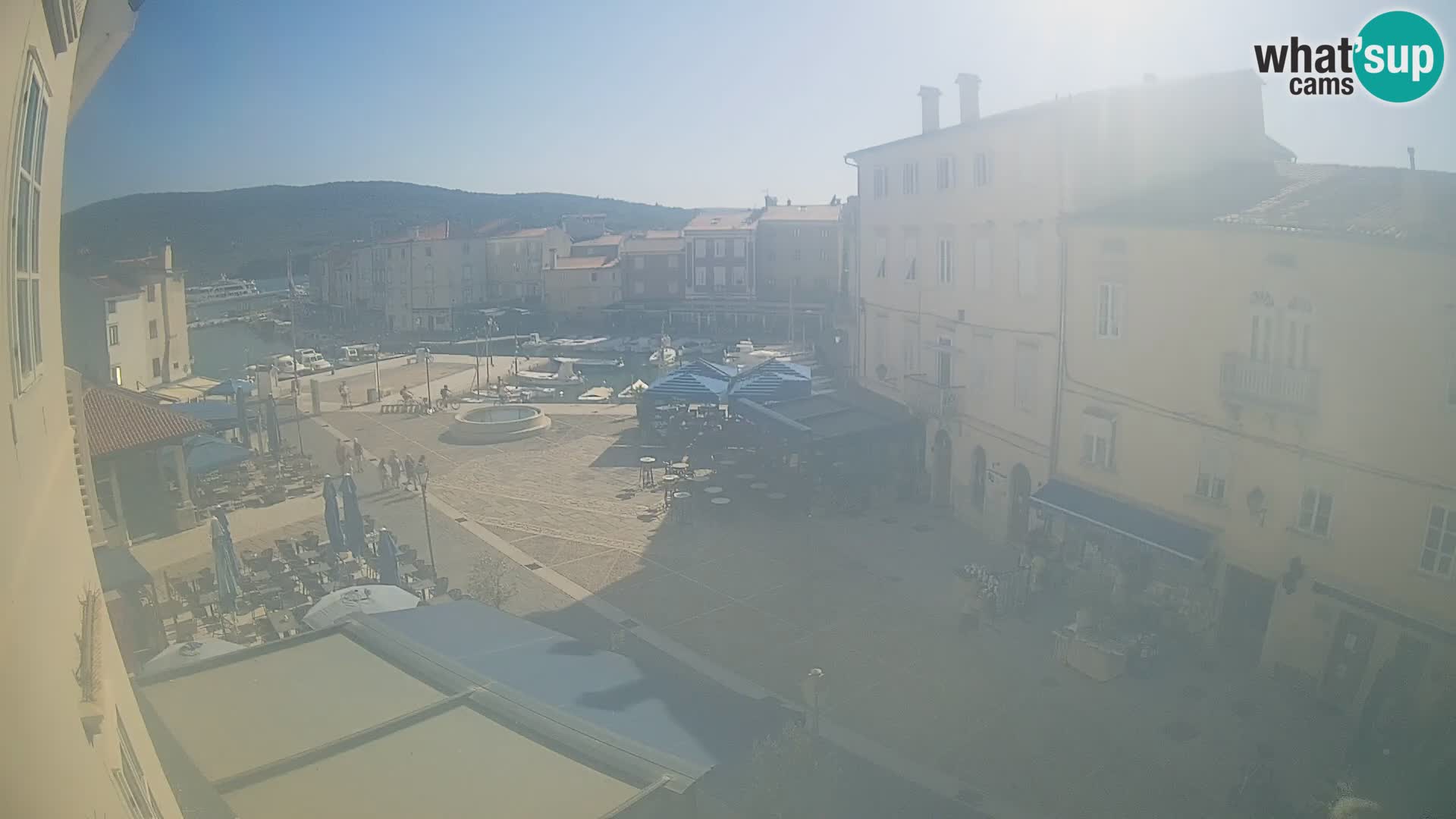 Cámara en vivo ciudad de Cres – plaza principal y “mandrač” – isla de Cres – Croacia
