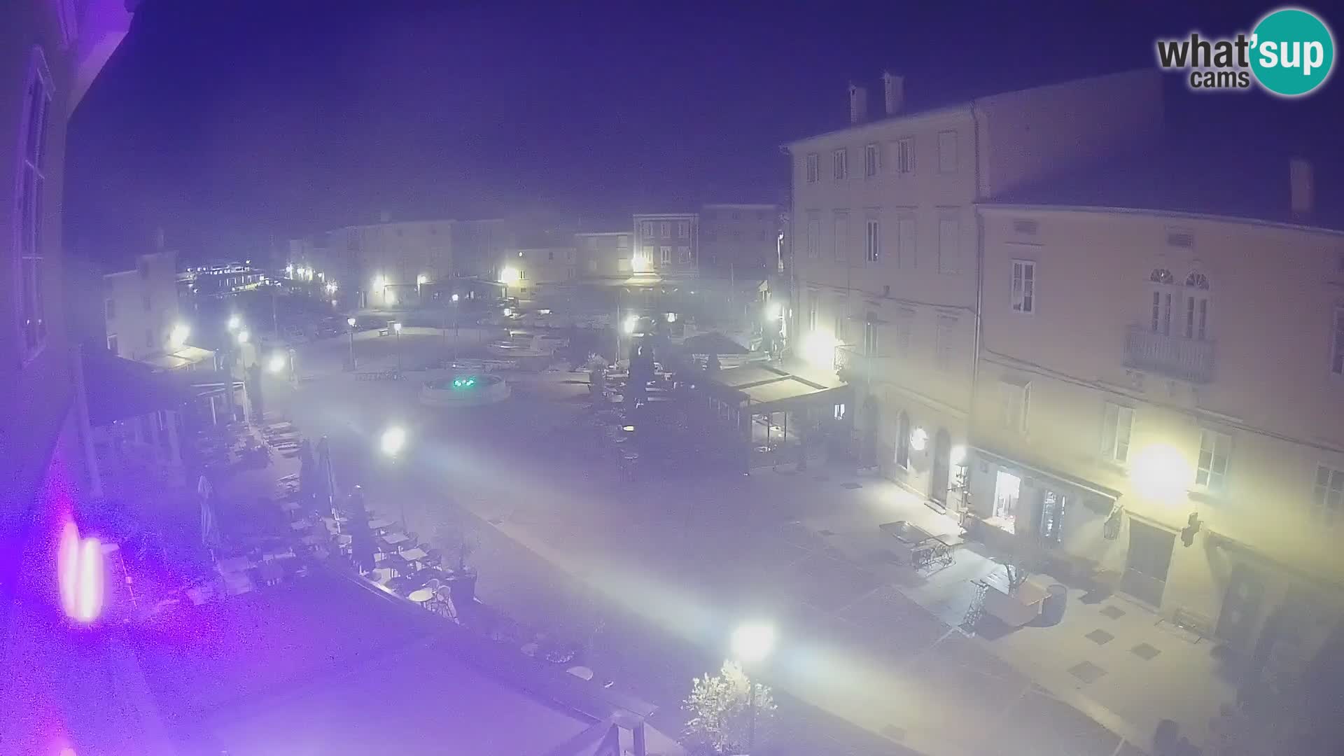Cámara en vivo ciudad de Cres – plaza principal y “mandrač” – isla de Cres – Croacia