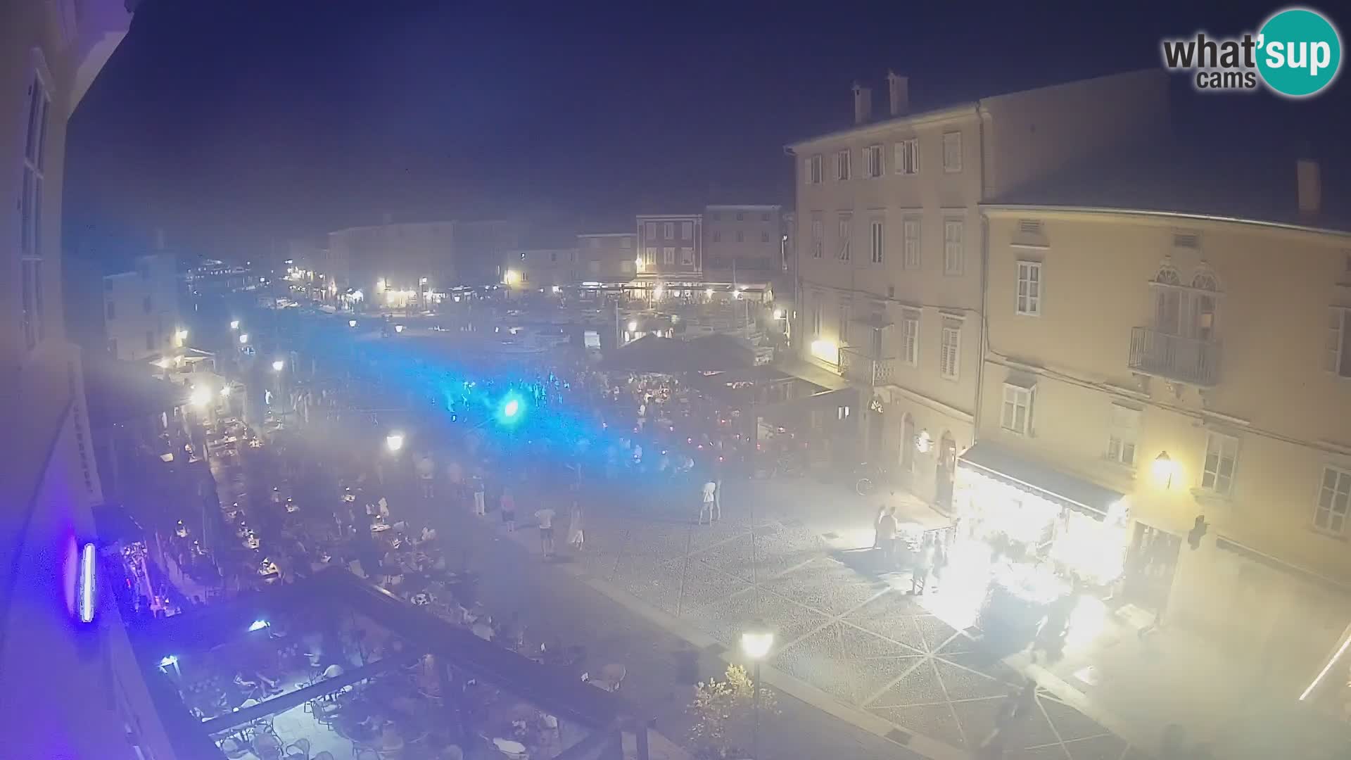 Web kamera Grad Cres – glavni trg i “mandrač” – otok Cres