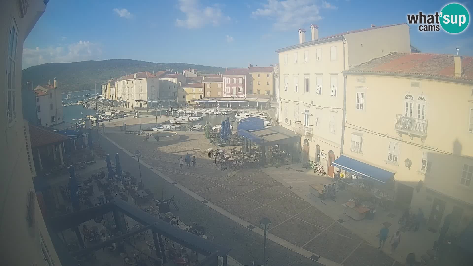 Cámara en vivo ciudad de Cres – plaza principal y “mandrač” – isla de Cres – Croacia