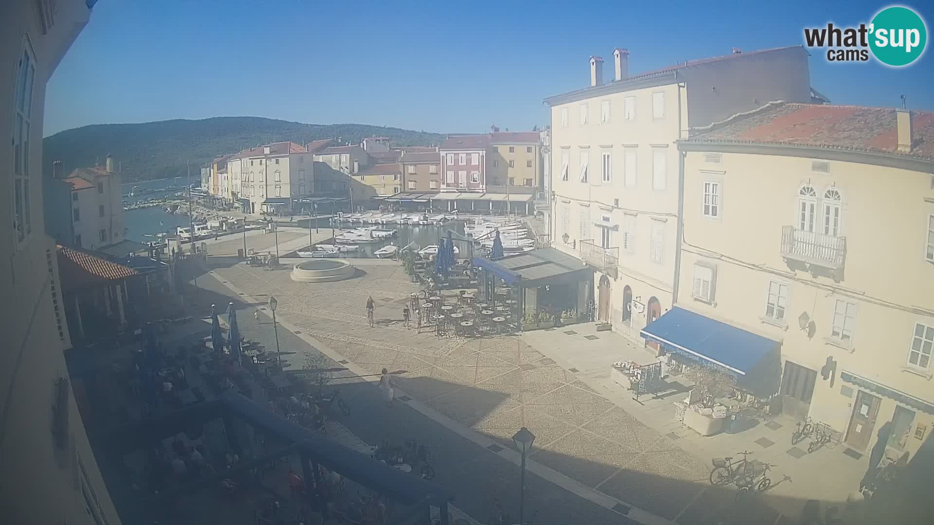 Cámara en vivo ciudad de Cres – plaza principal y “mandrač” – isla de Cres – Croacia