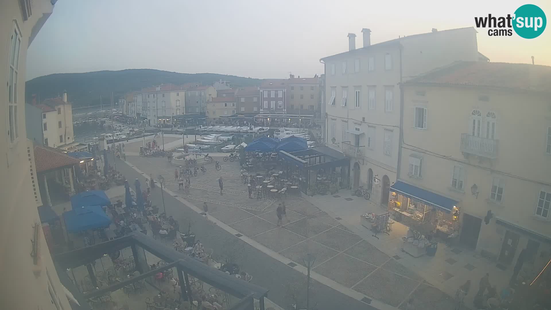 Cámara en vivo ciudad de Cres – plaza principal y “mandrač” – isla de Cres – Croacia