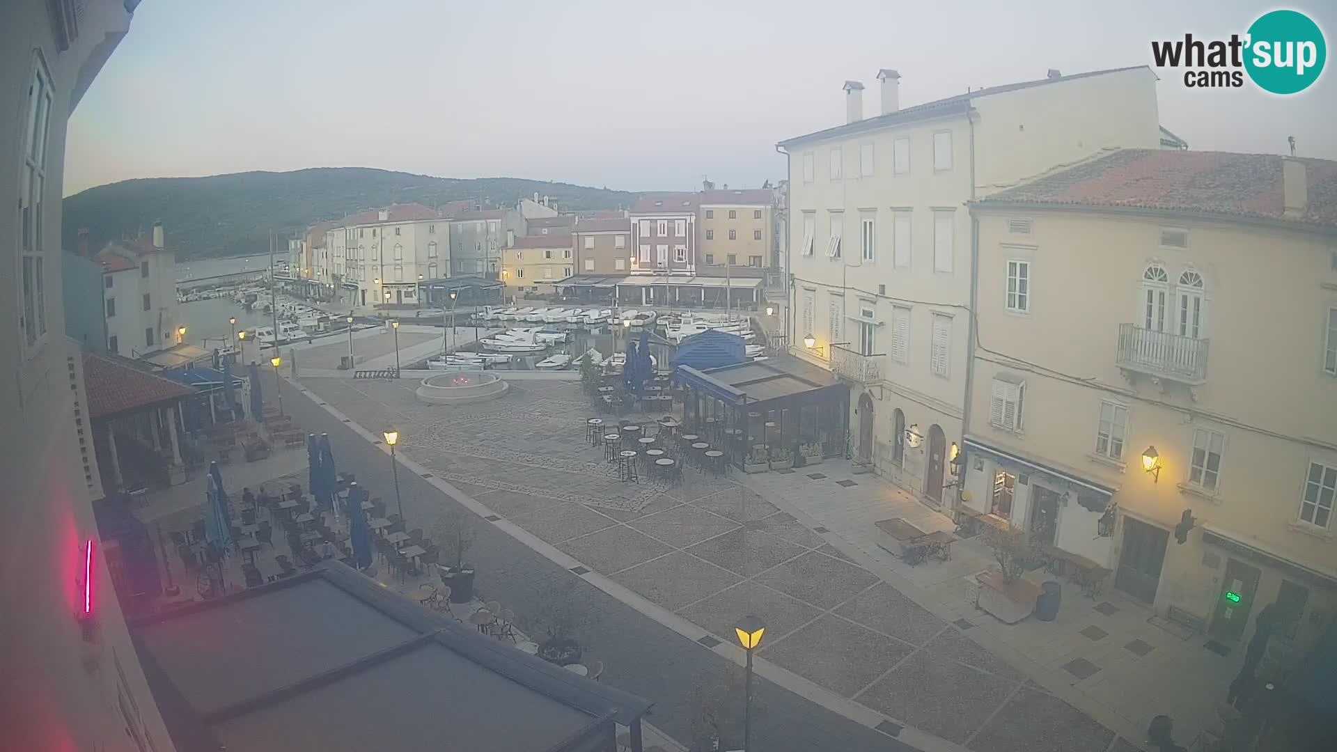 Cámara en vivo ciudad de Cres – plaza principal y “mandrač” – isla de Cres – Croacia