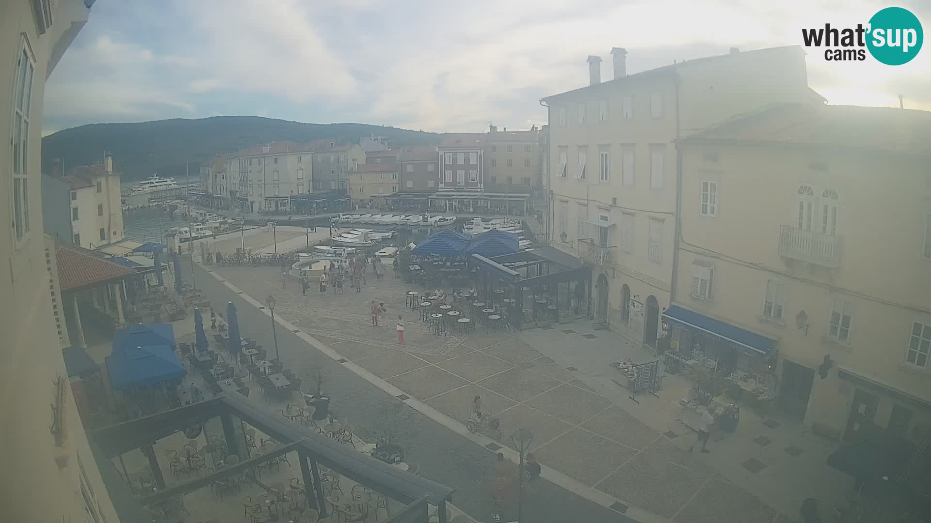 Cámara en vivo ciudad de Cres – plaza principal y “mandrač” – isla de Cres – Croacia