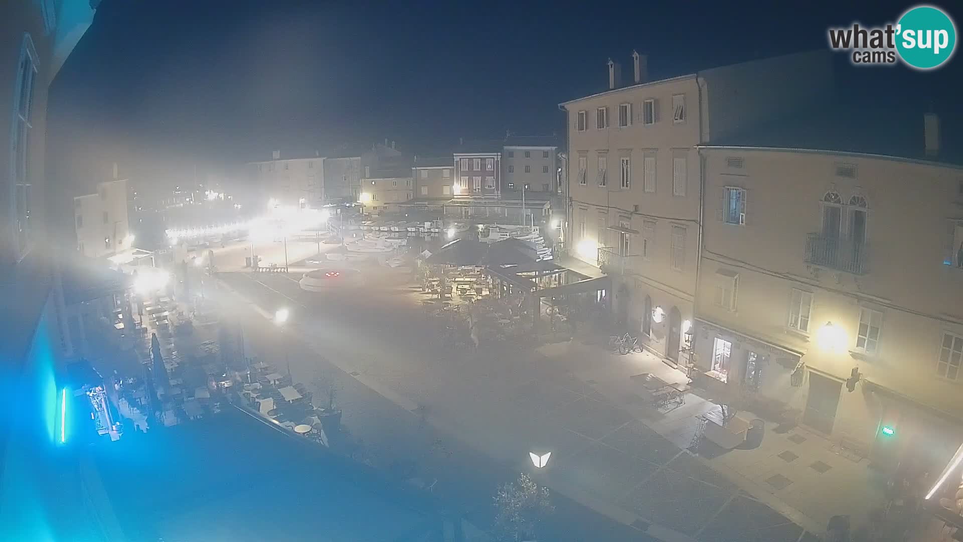 Web kamera Grad Cres – glavni trg i “mandrač” – otok Cres