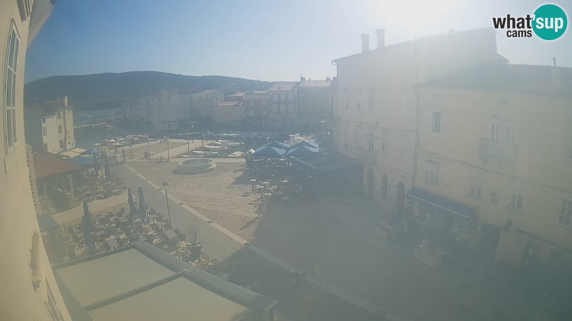 LIVE cam Cres Stadt – Hauptplatz und “mandrač” – Cres Insel – Kroatien