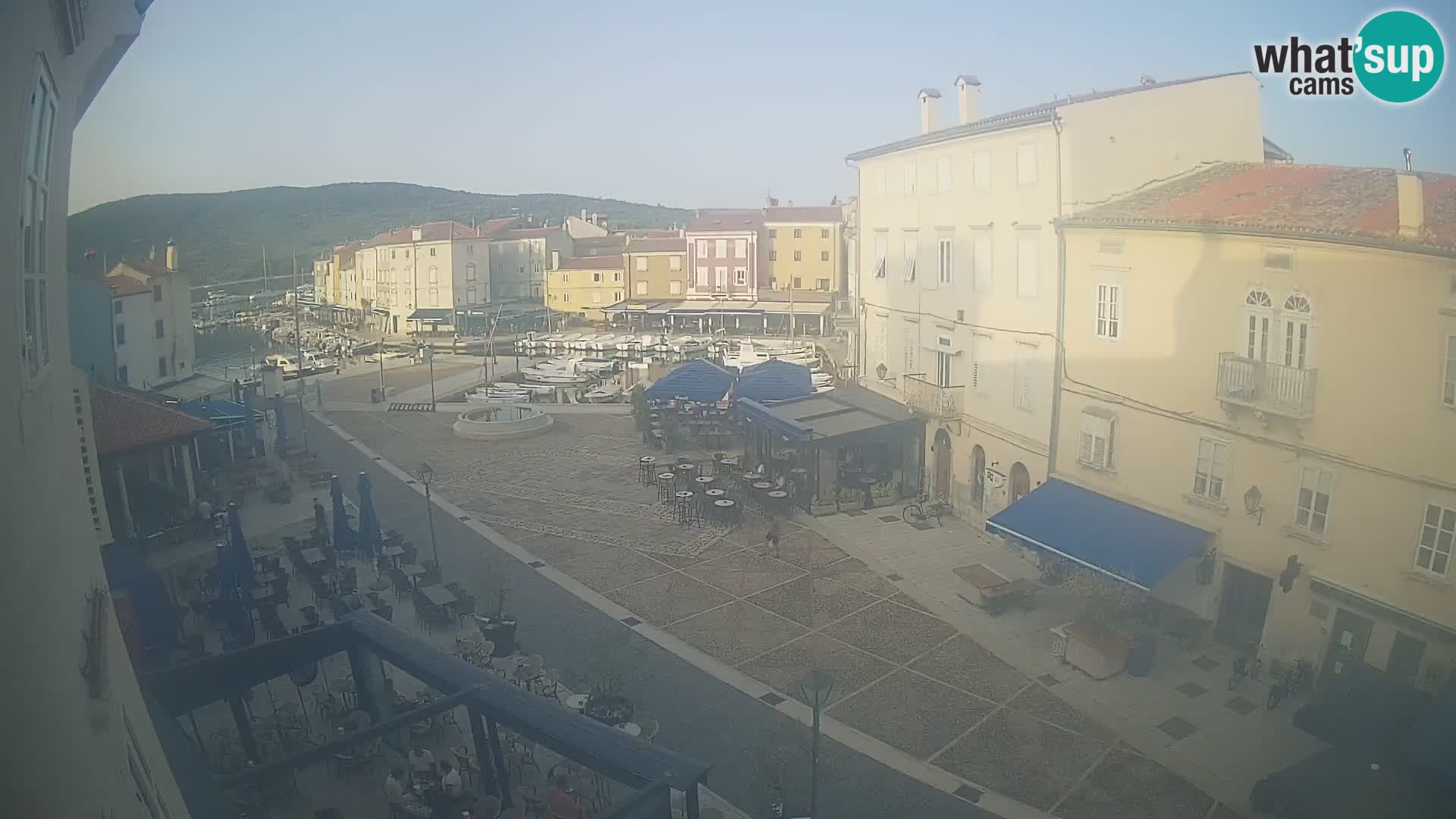 LIVE cam Cres city – place principale et “mandrač” – île de Cres – Croatie
