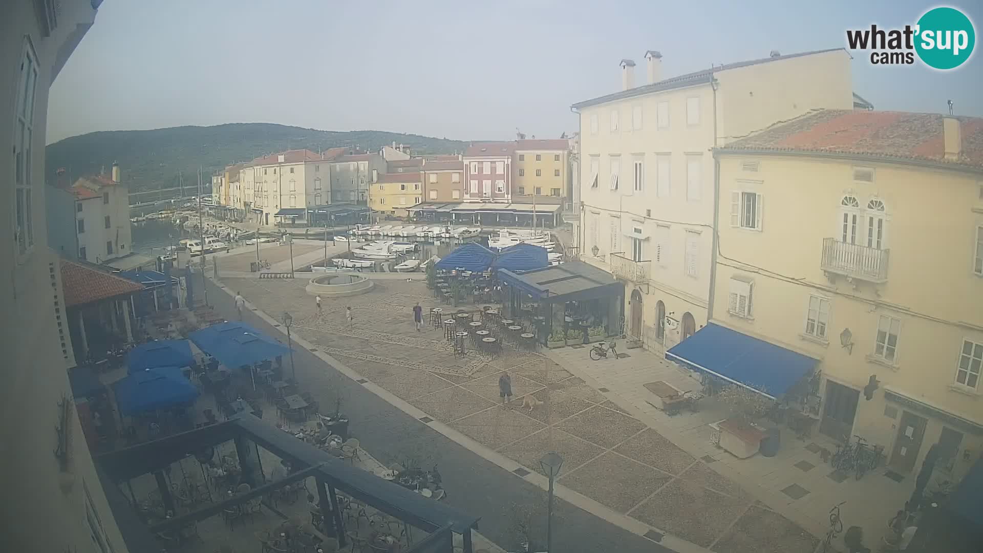 Cámara en vivo ciudad de Cres – plaza principal y “mandrač” – isla de Cres – Croacia