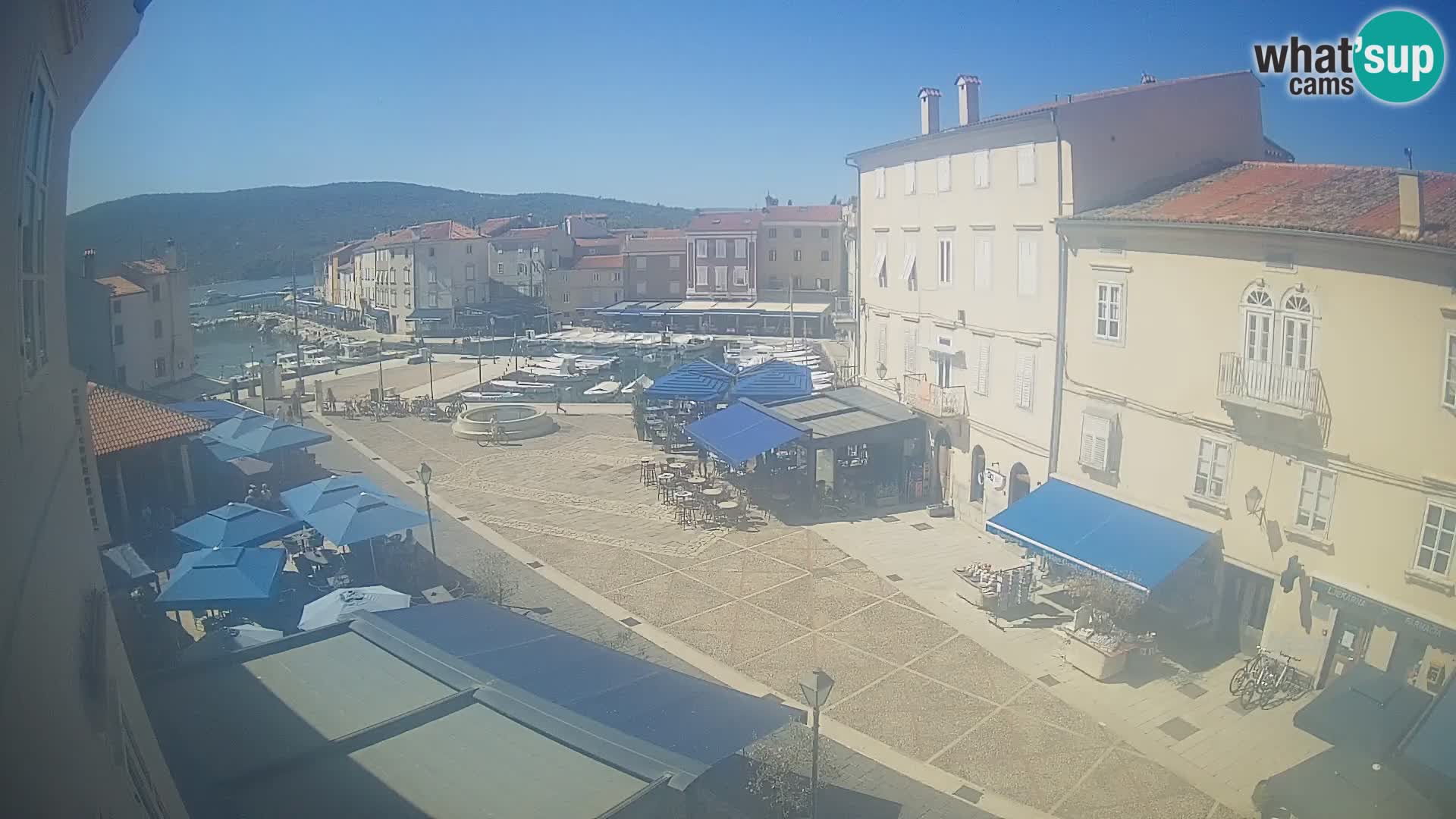 Cámara en vivo ciudad de Cres – plaza principal y “mandrač” – isla de Cres – Croacia