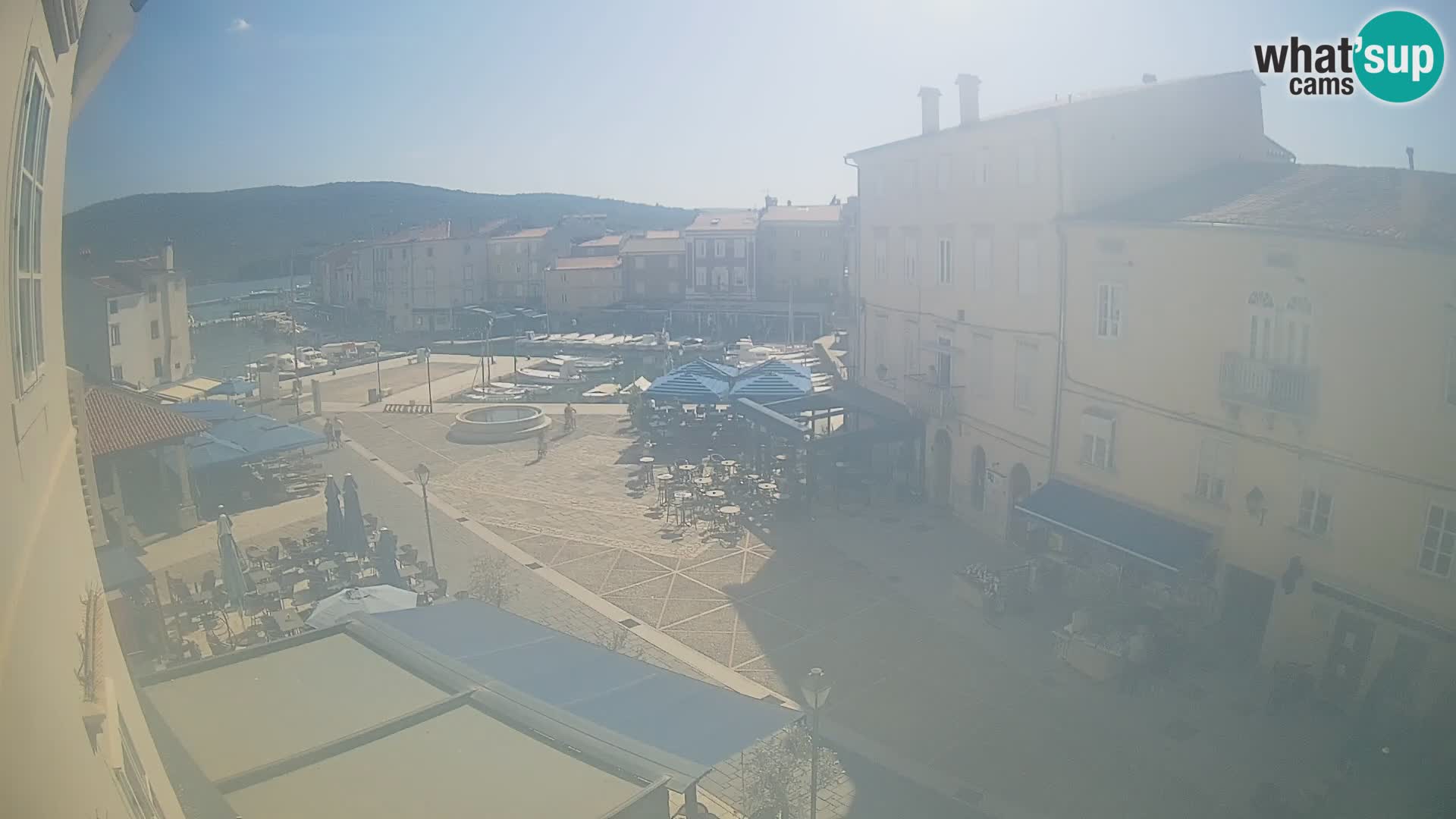 LIVE cam Cres city – place principale et “mandrač” – île de Cres – Croatie