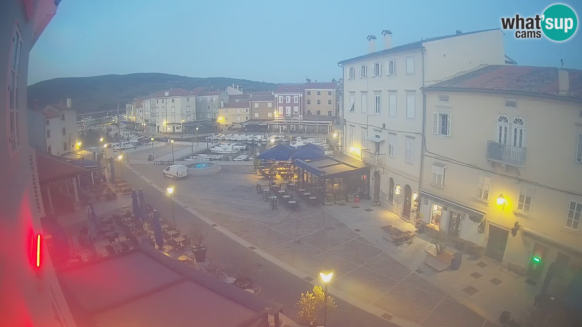 LIVE cam Cres city – place principale et “mandrač” – île de Cres – Croatie