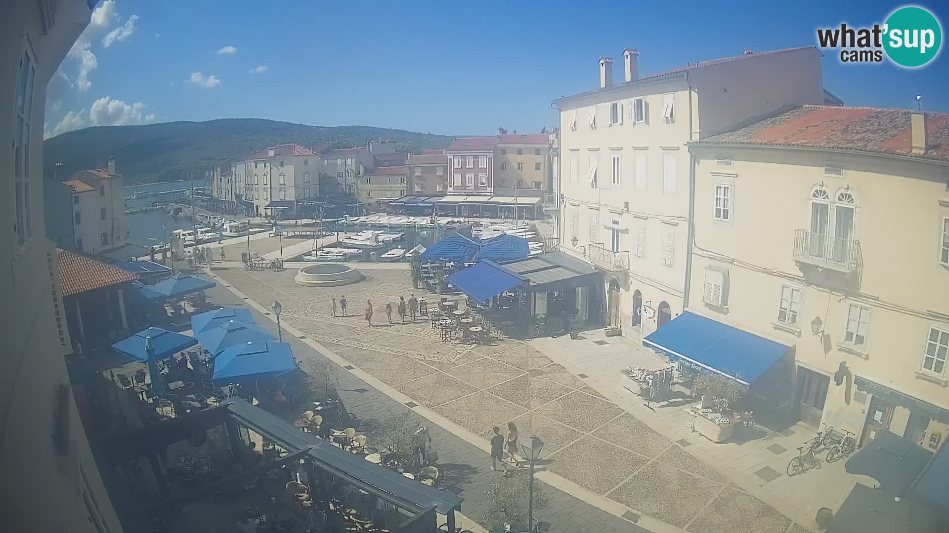 LIVE cam Cres city – place principale et “mandrač” – île de Cres – Croatie