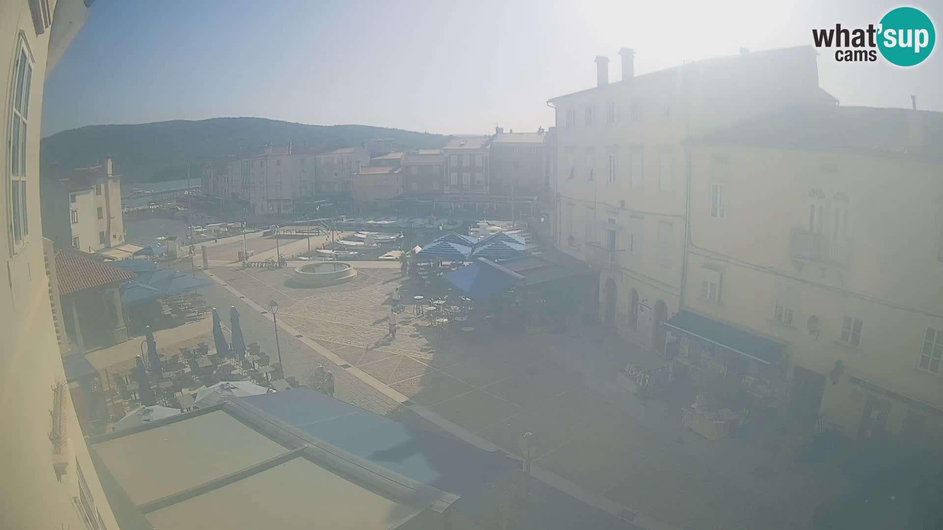 Cámara en vivo ciudad de Cres – plaza principal y “mandrač” – isla de Cres – Croacia