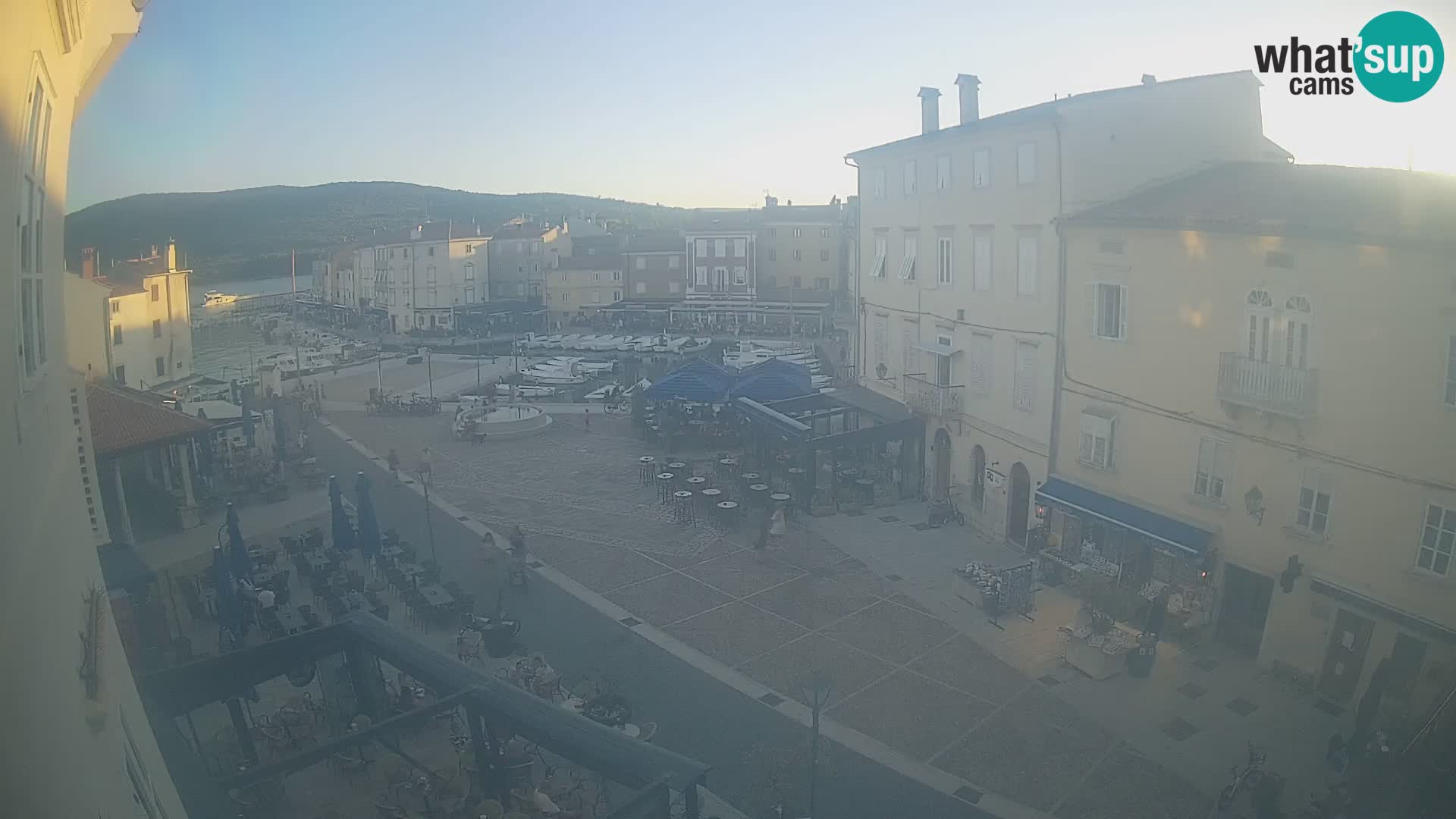 Cámara en vivo ciudad de Cres – plaza principal y “mandrač” – isla de Cres – Croacia